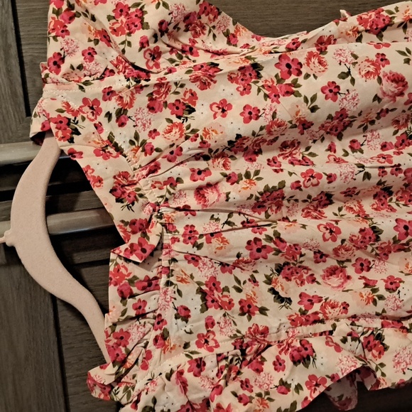 ♥️New Red floral print mock neck top - Picture 15 of 16